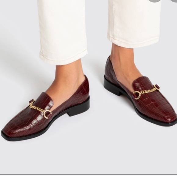 Dolce Vita Shoes - DOLCE VIA Burgundy croc gold chain loafers.  Brans New In Box.  Size 7.5US.